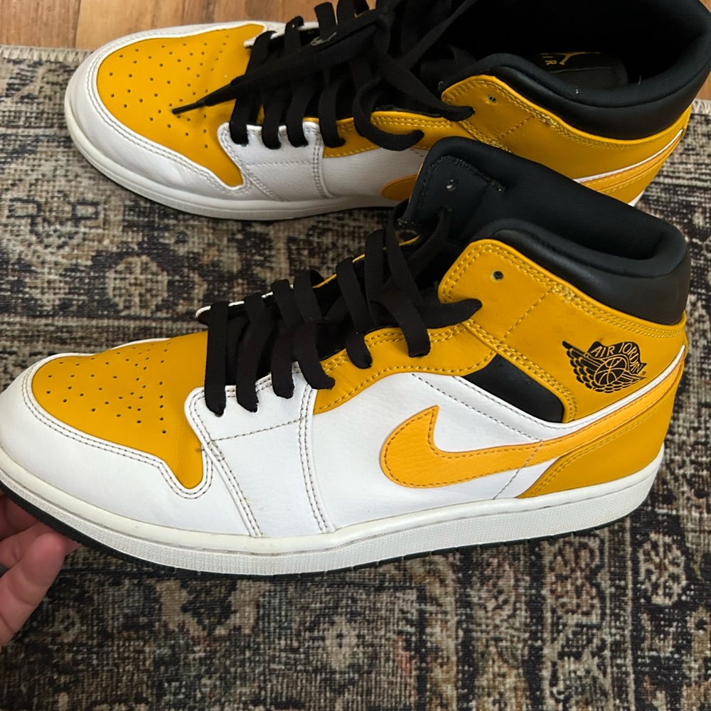 Air Jordan 1 Mid